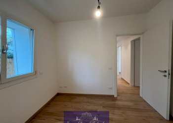 PHOTO-2026-01-16-12-40-35.jpg - Ufficio Via Mazzini, Camaiore - foto 1