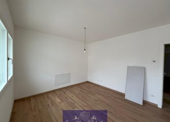 PHOTO-2026-01-16-12-40-362.jpg - Ufficio Via Mazzini, Camaiore - foto 9