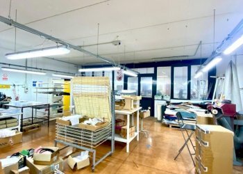 PHOTO-2024-03-14-12-36-382.jpg - Locale Commerciale Via Codignola, Scandicci - foto 5