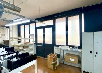 PHOTO-2024-03-14-12-36-385.jpg - Locale Commerciale Via Codignola, Scandicci - foto 6