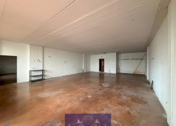 WhatsApp Image 2026-01-09 at 15.33.56 (2).jpeg - Locale Commerciale Via Codignola, Scandicci - foto 4