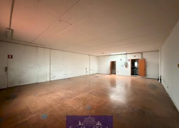 WhatsApp Image 2026-01-09 at 15.33.56 (3).jpeg - Locale Commerciale Via Codignola, Scandicci - foto 5