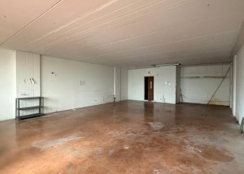 WhatsApp Image 2026-01-09 at 15.33.56.jpeg - Locale Commerciale Via Codignola, Scandicci - foto 6