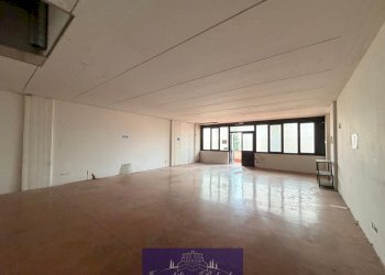 WhatsApp Image 2026-01-09 at 15.33.57 (1).jpeg - Locale Commerciale Via Codignola, Scandicci - foto 7