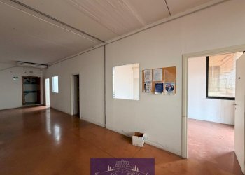 WhatsApp Image 2026-01-09 at 15.33.57 (2).jpeg - Locale Commerciale Via Codignola, Scandicci - foto 8