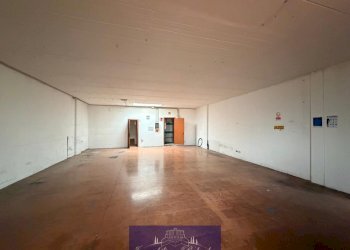 WhatsApp Image 2026-01-09 at 15.33.57.jpeg - Locale Commerciale Via Codignola, Scandicci - foto 9