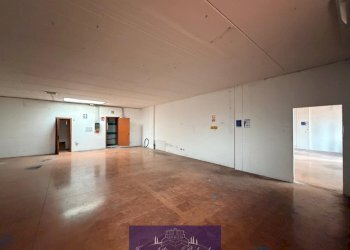 WhatsApp Image 2026-01-09 at 15.33.58 (2).jpeg - Locale Commerciale Via Codignola, Scandicci - foto 11