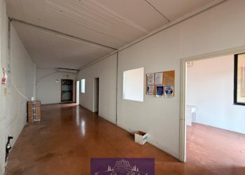 WhatsApp Image 2026-01-09 at 15.33.58 (4).jpeg - Locale Commerciale Via Codignola, Scandicci - foto 17