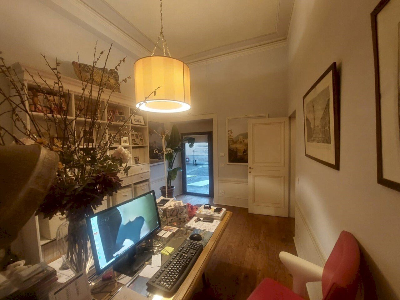 PHOTO-2025-10-24-09-42-15.jpg - Locale Commerciale Piazza del Duomo, Prato - foto 1