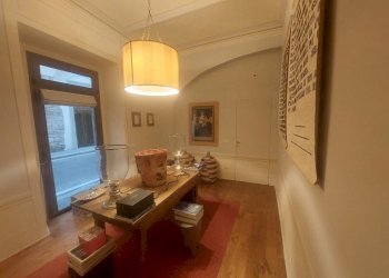 negozio - Locale Commerciale Piazza del Duomo, Prato - foto 5