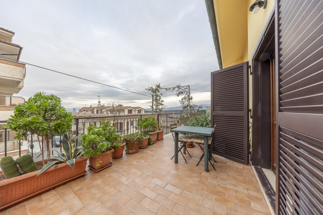 1.jpg - Three-room apartment Mentana - photo 2