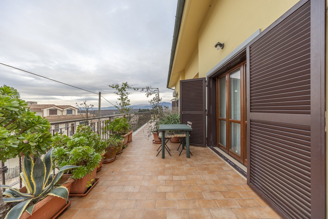 2.jpg - Three-room apartment Mentana - photo 3