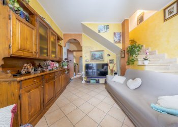 32.jpg - Three-room apartment Mentana - photo 18