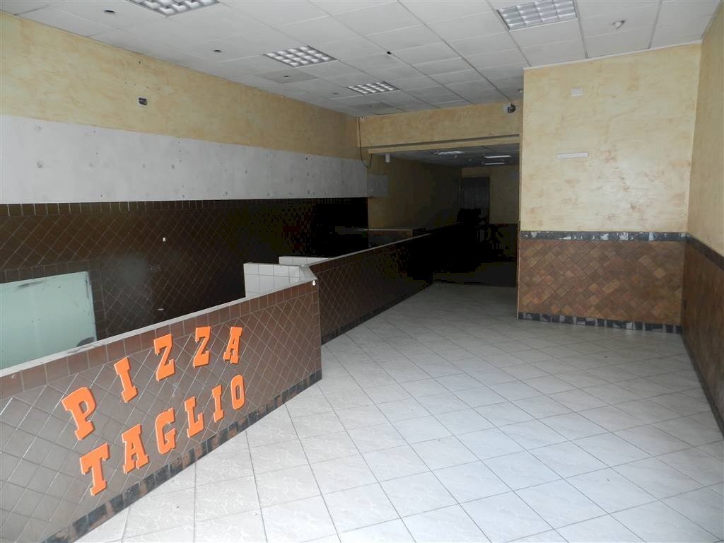 Foto - Commercial Premises Via dei Castani, Roma - photo 1