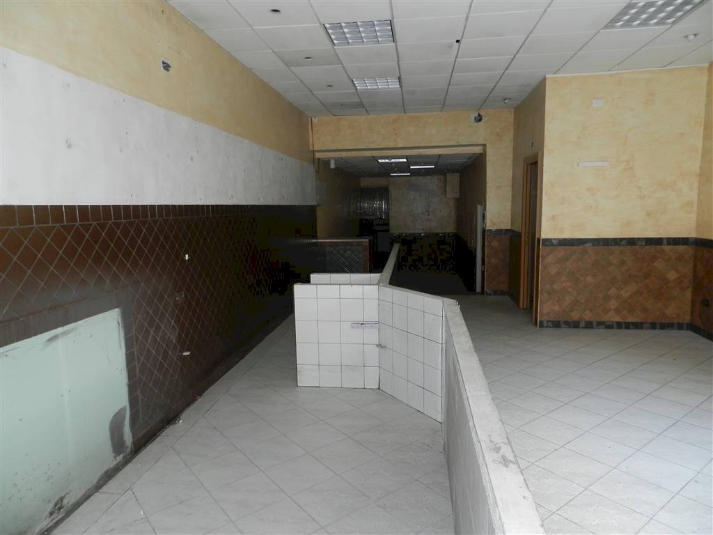 Foto - Commercial Premises Via dei Castani, Roma - photo 2