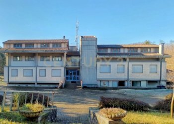 1000001945.jpg - Commercial Premises zona artigianale di saragiolo 1, Piancastagnaio - photo 1