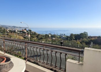 01-vista.jpg - Trilocale Via Padre Semeria  522, Sanremo - foto 1