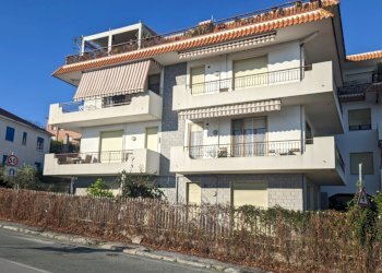 15-palazzo.jpg - Trilocale Via Padre Semeria  522, Sanremo - foto 16