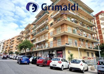 20260115_122005.jpg - Quadrilocale Viale Privato Farnese 41, Napoli (zona Colli Aminei) - foto 1