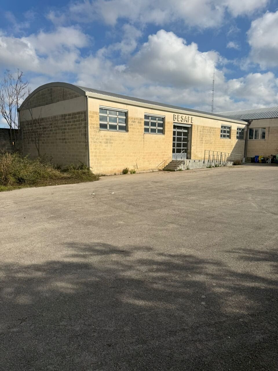 WhatsApp Image 2026-01-15 at 14.42.51.jpeg - Warehouse Via Lequile 175, Lecce - photo 1