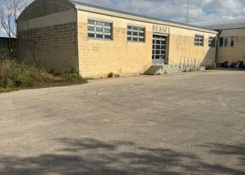 WhatsApp Image 2026-01-15 at 14.42.51.jpeg - Magazzino Via Lequile 175, Lecce - foto 1