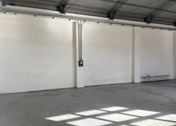 WhatsApp Image 2026-01-15 at 14.42.54 (1).jpeg - Magazzino Via Lequile 175, Lecce - foto 6