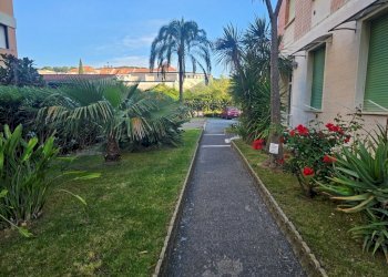 20250511_075947.jpg - Trilocale Via Aurelia 84, San Bartolomeo al Mare - foto 5