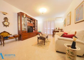 soggiorno - Quadrilocale Via Salinella 5, Taranto - foto 1