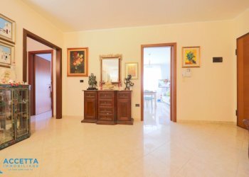 soggiorno - Quadrilocale Via Salinella 5, Taranto - foto 4