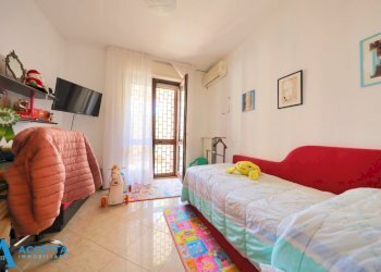 camera da letto - Quadrilocale Via Salinella 5, Taranto - foto 15