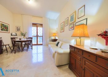 camera da letto - Trilocale Viale Magna Grecia 104, Taranto - foto 11