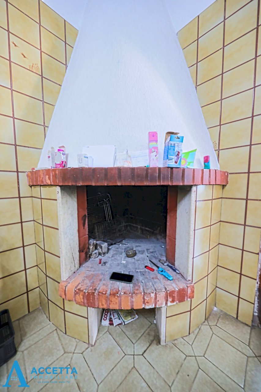 camino - Three-room apartment Via Calata Livezza 24, Taranto - photo 3