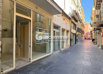 loc-viapre3.jpg - Locale Commerciale Via Pretoria 43, Potenza - foto 1