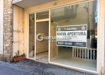 loc-viapre1.jpg - Locale Commerciale Via Pretoria 43, Potenza - foto 3