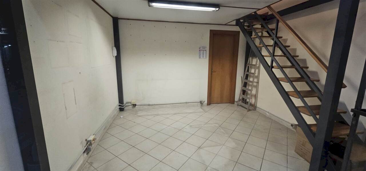 Foto - Commercial Premises Via Caronda  180, Catania - photo 2