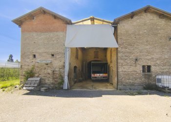 androne.jpg - Rustic Via Marchiona 3, Modena - photo 6