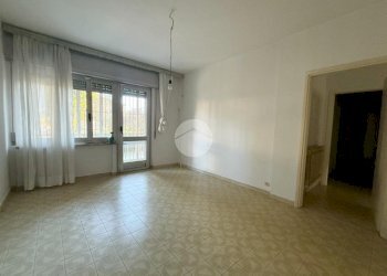Four-room apartment Viale Papa Giovanni XXIII, Ivrea - photo 4