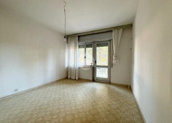 Four-room apartment Viale Papa Giovanni XXIII, Ivrea - photo 5