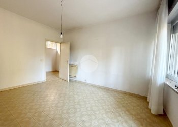 Four-room apartment Viale Papa Giovanni XXIII, Ivrea - photo 6