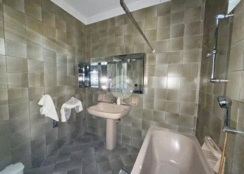 Four-room apartment Viale Papa Giovanni XXIII, Ivrea - photo 14