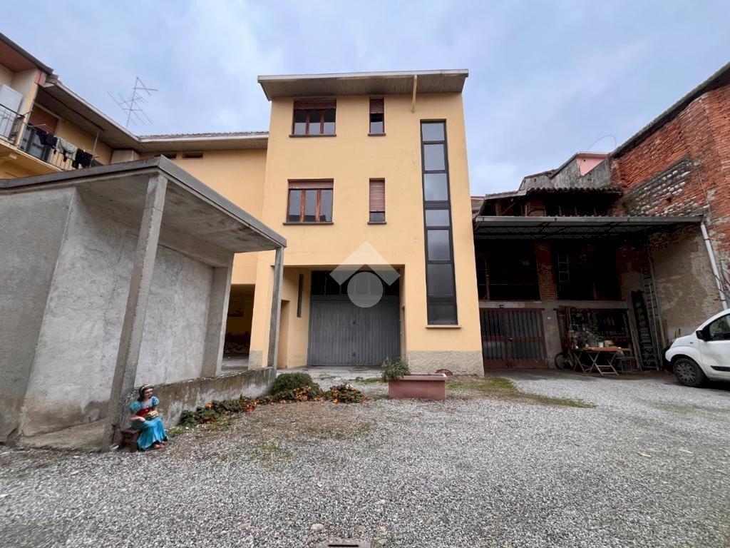 Semi-detached house Via Trieste, Galliate - photo 1