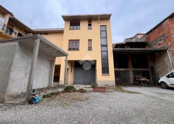 Semi-detached house Via Trieste, Galliate - photo 1