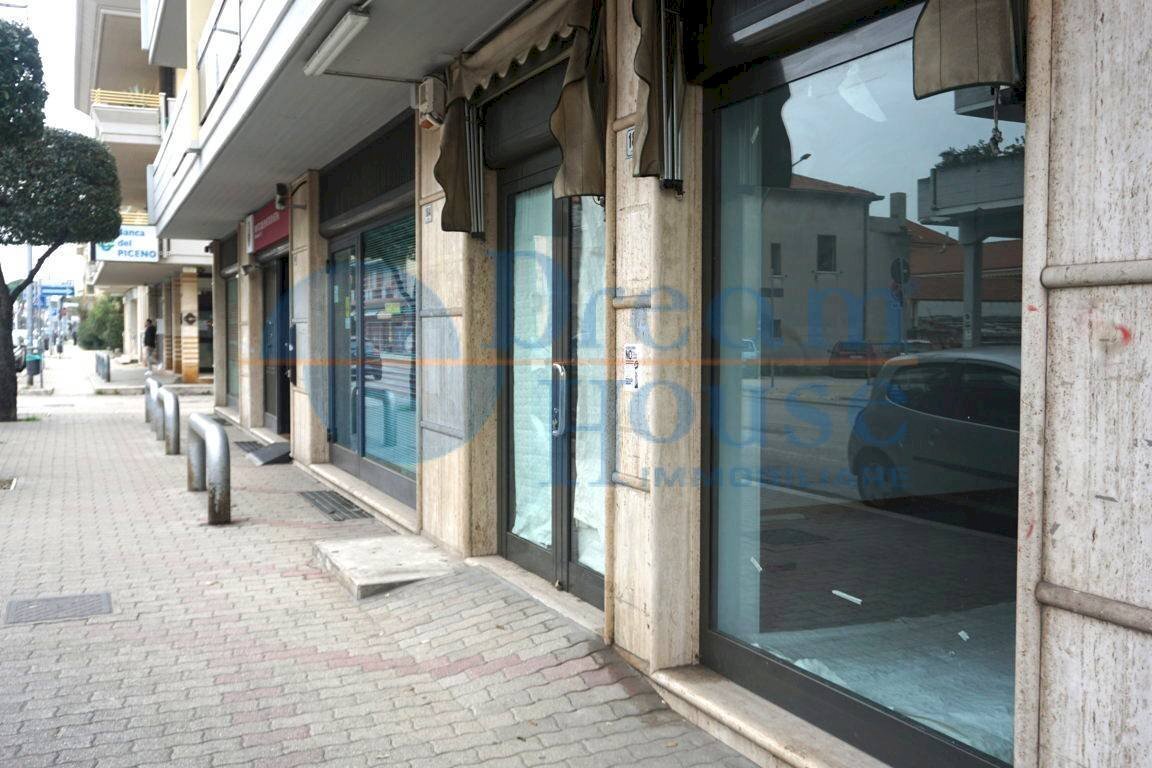 Foto 2 - Commercial Activity via roma, Martinsicuro - photo 2