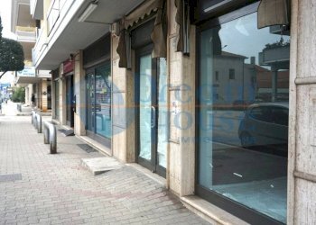 Foto 2 - Attività Commerciale via roma, Martinsicuro - foto 2