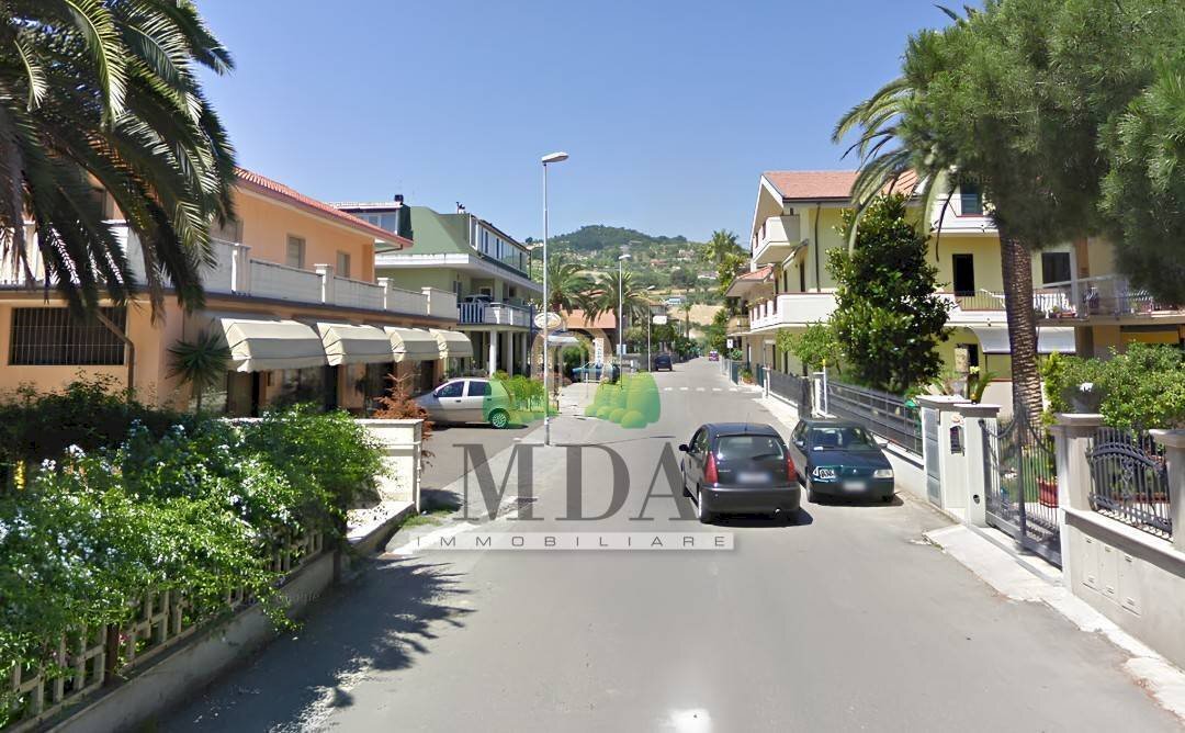 Foto 1 - Locale Commerciale VIA BOLZANO, Martinsicuro - foto 1