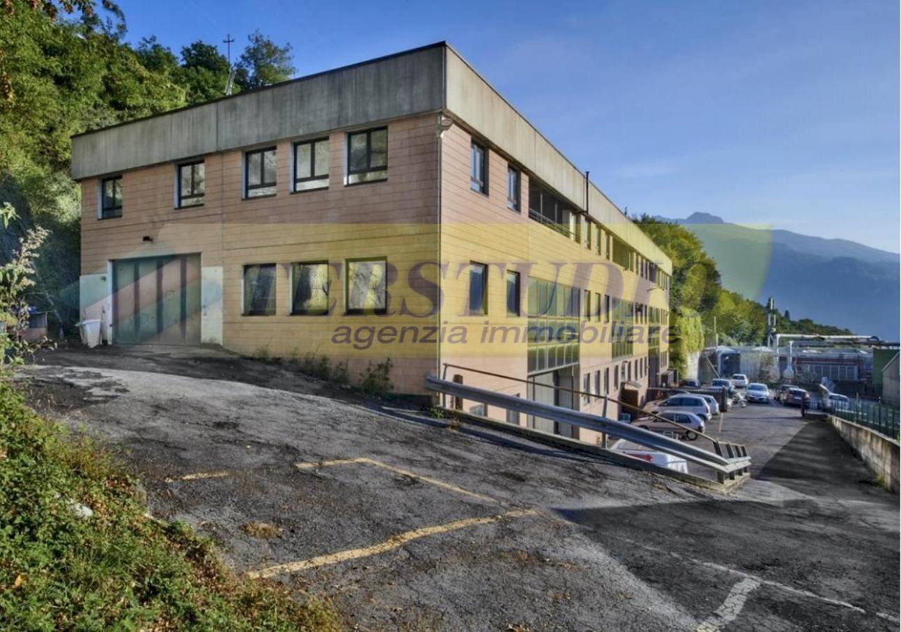 Foto 3 - Capannone Via per Maggiana
 
20, Mandello del Lario - foto 3