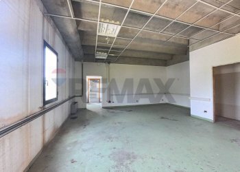 Parcheggio - Commercial Premises Cocquio-Trevisago - photo 9