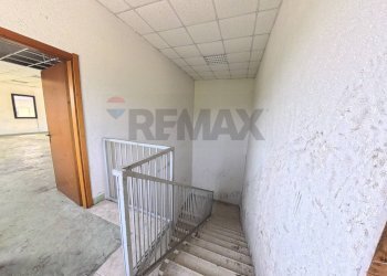 Scale - Commercial Premises Cocquio-Trevisago - photo 10