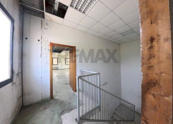 Scale - Commercial Premises Cocquio-Trevisago - photo 15