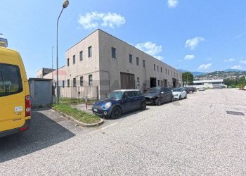 Edificio all\'aperto - Commercial Premises Cocquio-Trevisago - photo 16